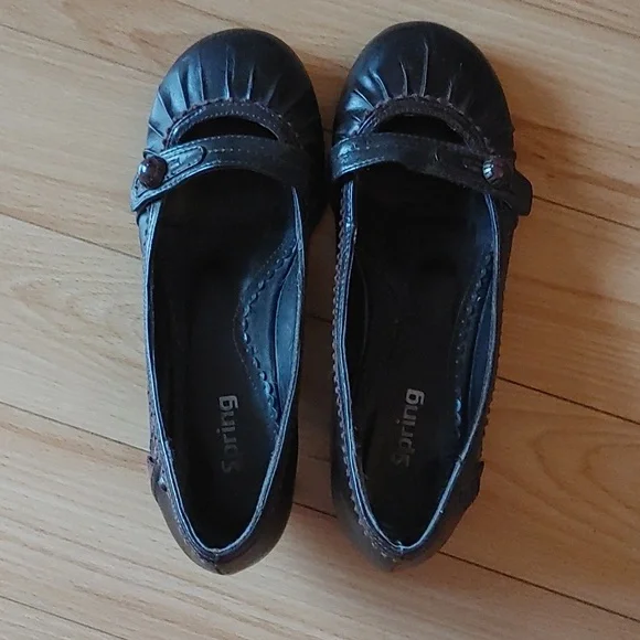 Shoes - Picture 1 of 2